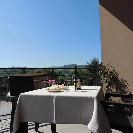 Casa Baratta - La Quercia, Neive, Moderno Appartamento, Terrazzo Vista Langhe, Park Ev Apartment Neive